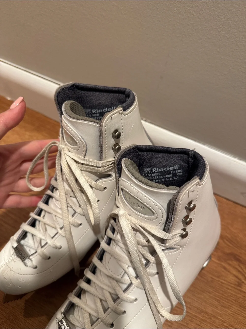 Riedell Model 29 Edge Girls' Ice Skates with Astra Blades - Picture 6 of 8